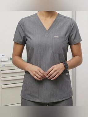 FIGS Casma Scrub Top Women’s XS Graphite Grey
